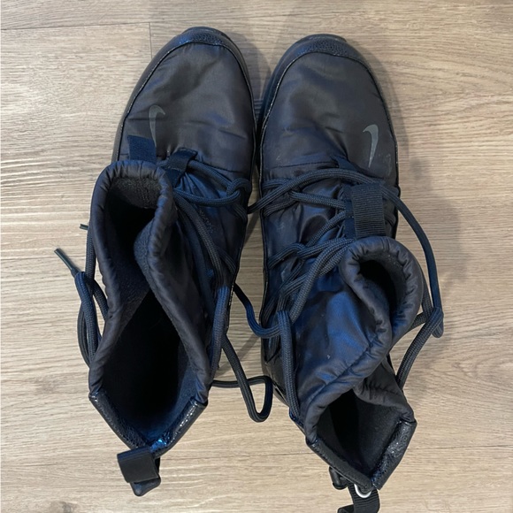 Nike Tanjun High Rise High Top Sneaker Boot - Picture 1 of 2